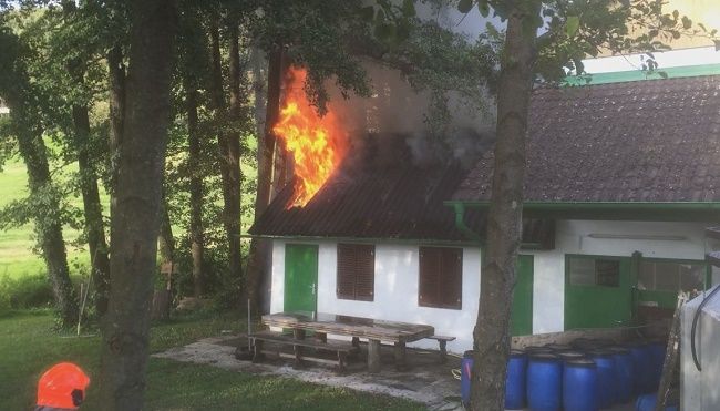 1 brand beim presshaus in reichendorf am 21.09.2016.jpg