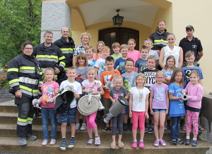 Aktion-Gemeinsam-Sicher-Feuerwehr-in-der-Volksschule-Preguts-am-14.06.2017.jpg