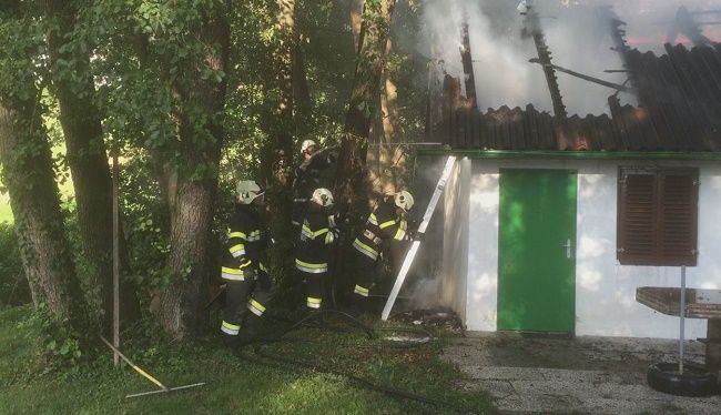 4 brand beim presshaus in reichendorf am 21.09.2016.jpg