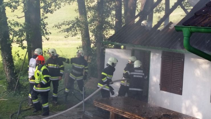 6 brand beim presshaus in reichendorf am 21.09.2016.jpg